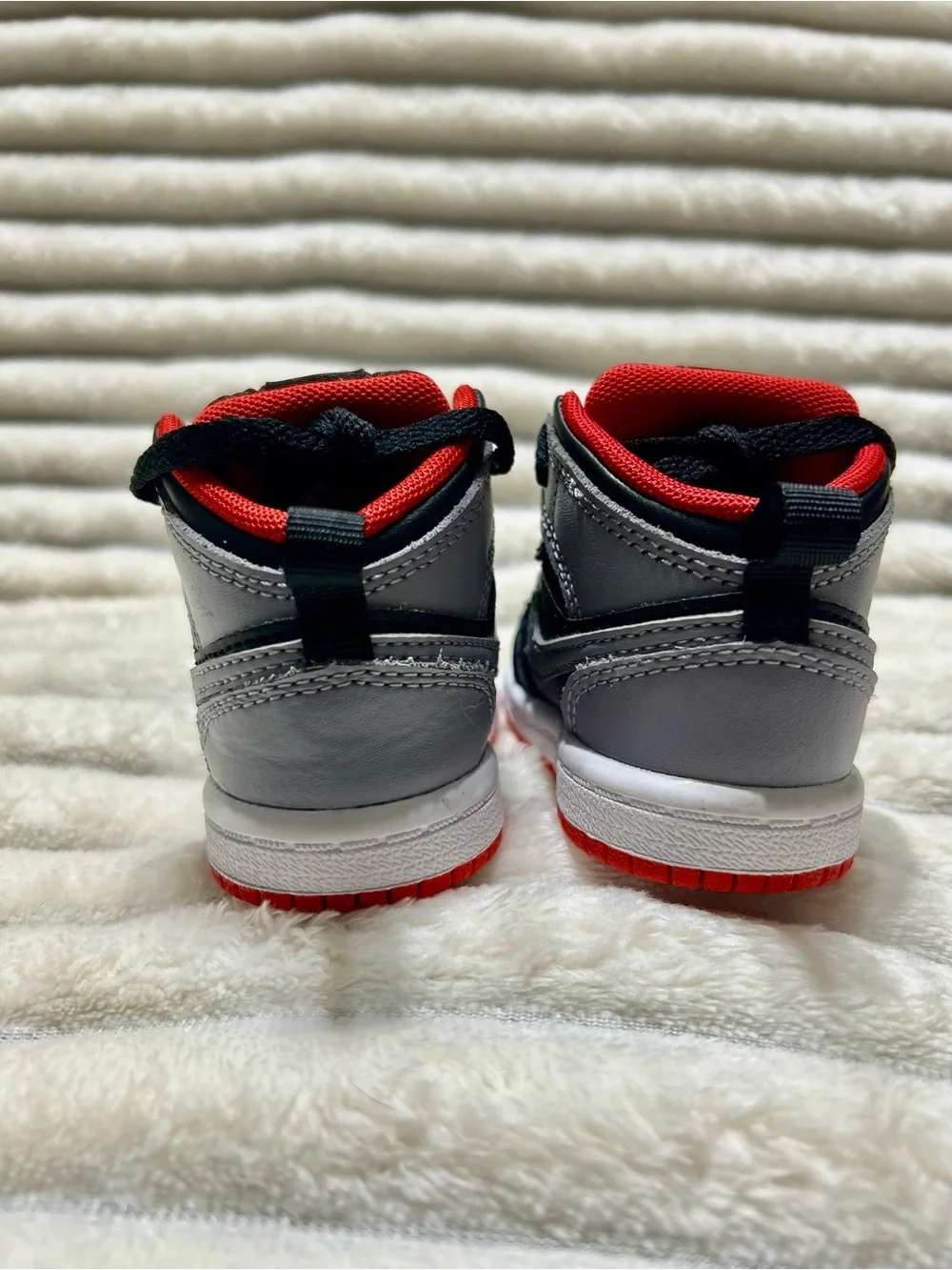 Air Jordan 1 Mid Bred Shadow Unisex Baby/Toddler Sz 4C DQ8425-006 NWOB
